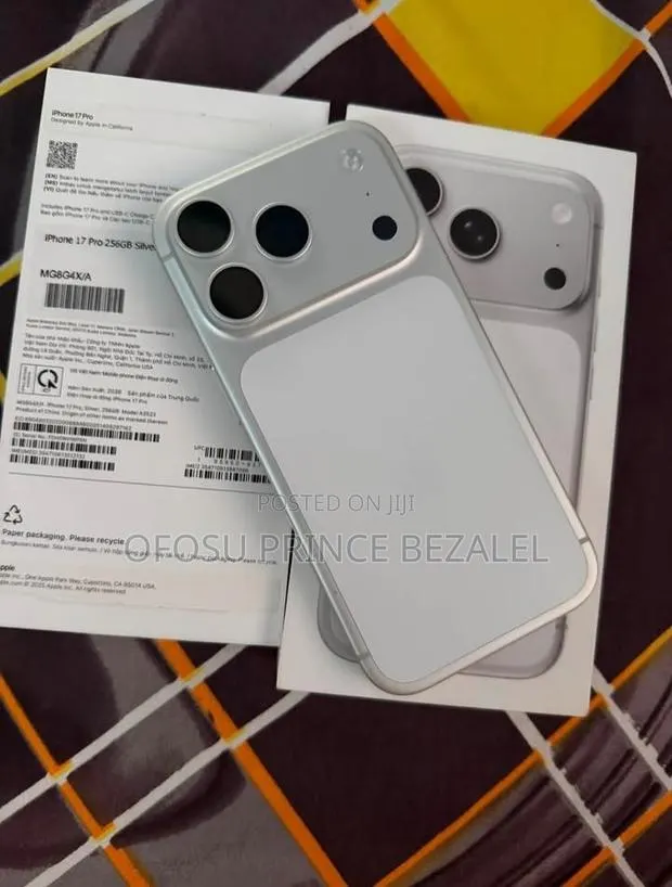 Apple iPhone 17 Pro Max 512 GB White · Photo 1