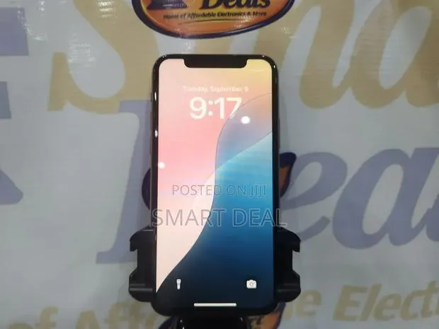 Apple iPhone 11 Pro 64 GB Gold · Photo 1
