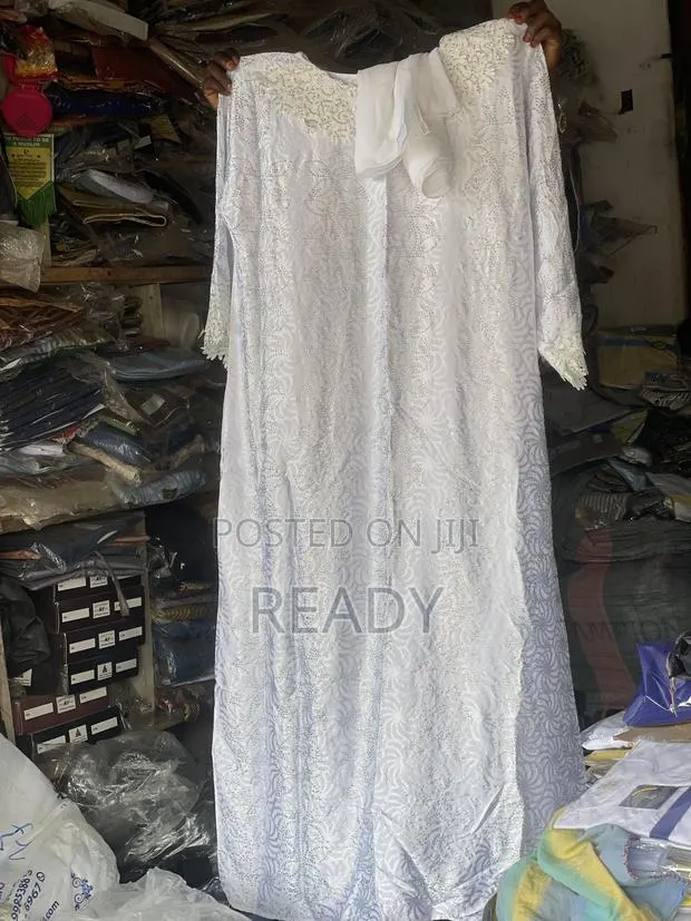 Uae Women Abayas (White) · Photo 1