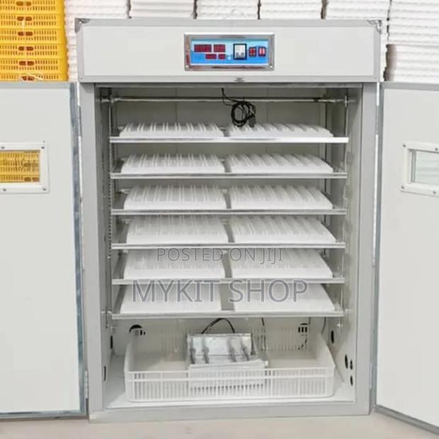 1056 Egg Incubator · Photo 1