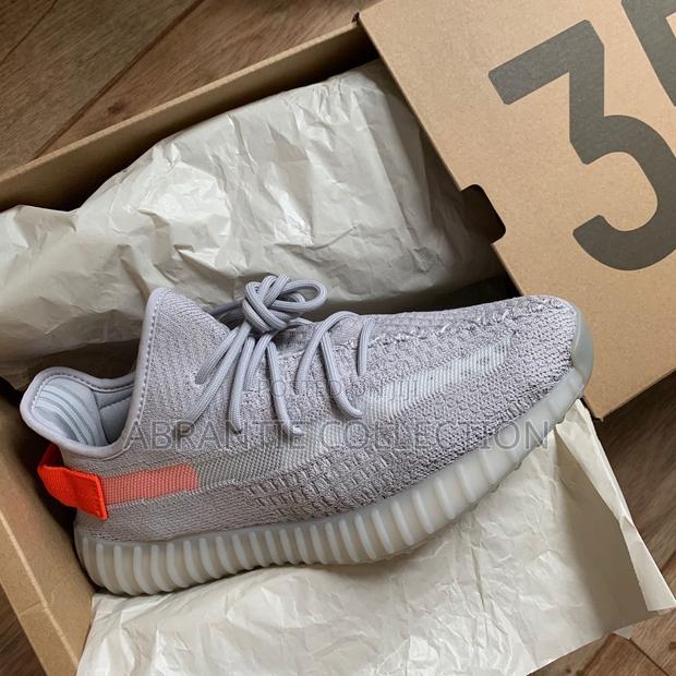 Adidas Yeezy 350 Grey/Orange · Photo 1