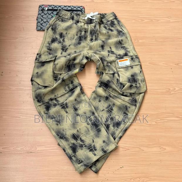 Original Plain Cargo Pants Available in Stock · Photo 2