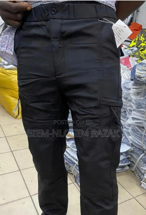 Original Plain Cargo Pants Available in Stock · Photo 1