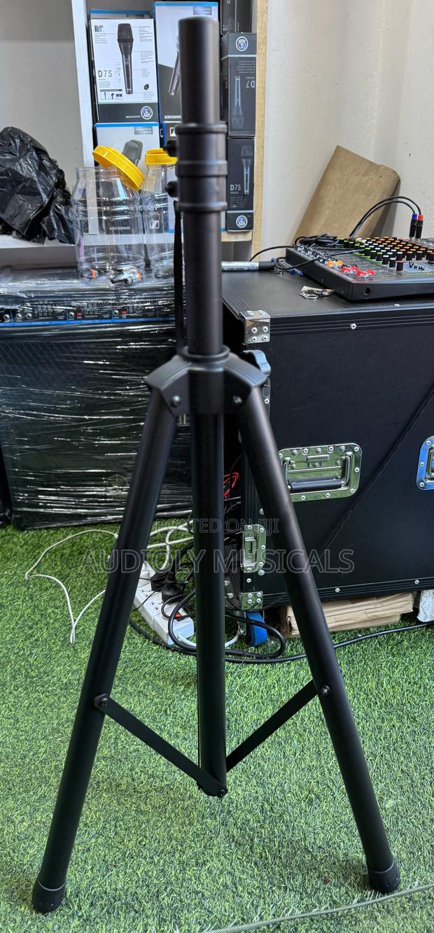 Speaker Stand With Reversible Shaft · Photo 2