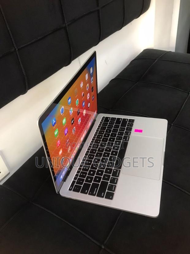 Laptop Apple MacBook Pro 2017 8GB Intel Core i5 SSD 256GB · Photo 2