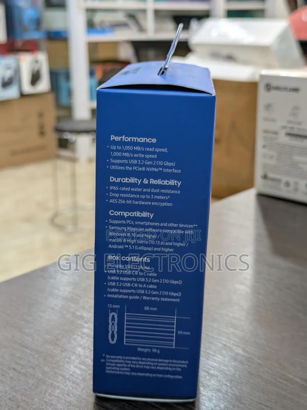 Samsung 4tb T7 Shield Portable SSD (Black) · Photo 2