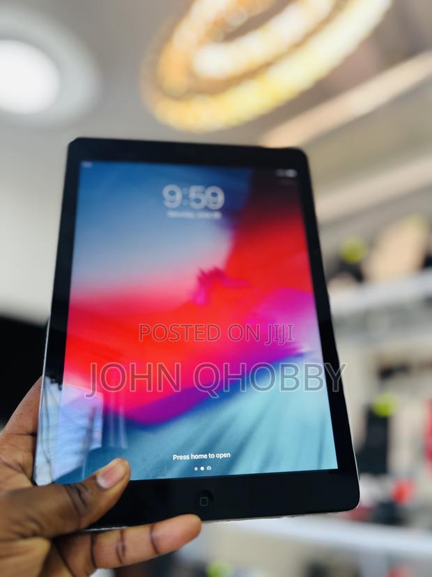 Apple iPad Air 16 GB Gray · Photo 3
