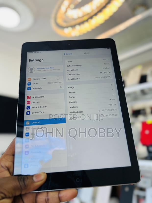 Apple iPad Air 16 GB Gray · Photo 2