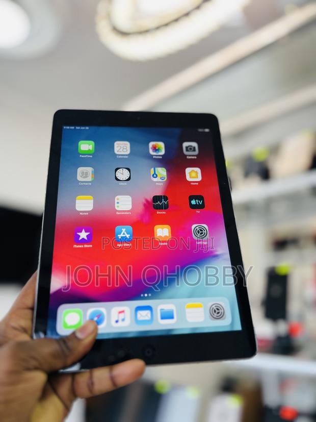 Apple iPad Air 16 GB Gray · Photo 6