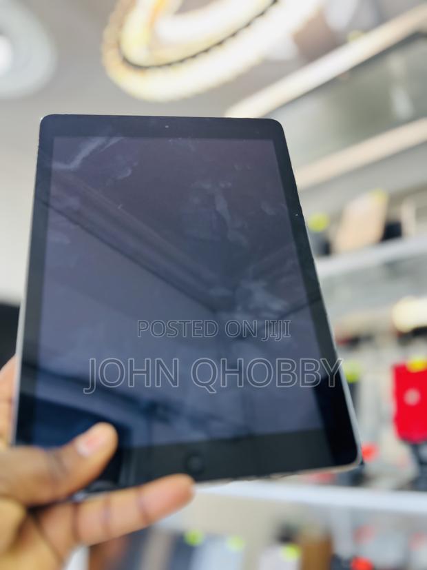Apple iPad Air 16 GB Gray · Photo 4