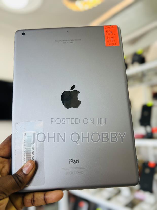 Apple iPad Air 16 GB Gray · Photo 1