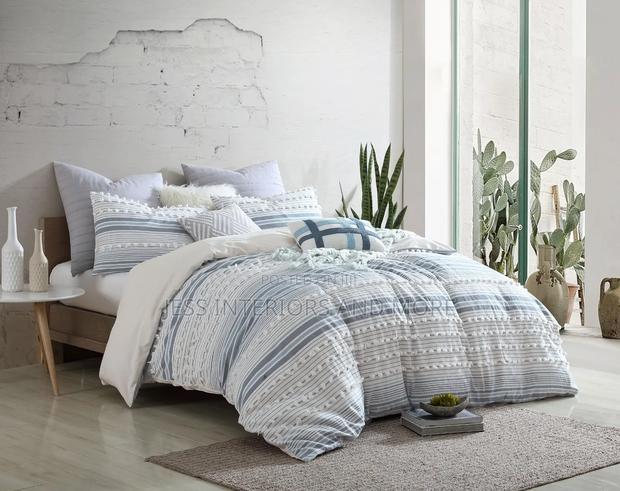 Stripes 5-Piece Bedding Comforter Set( Queen Size) · Photo 1