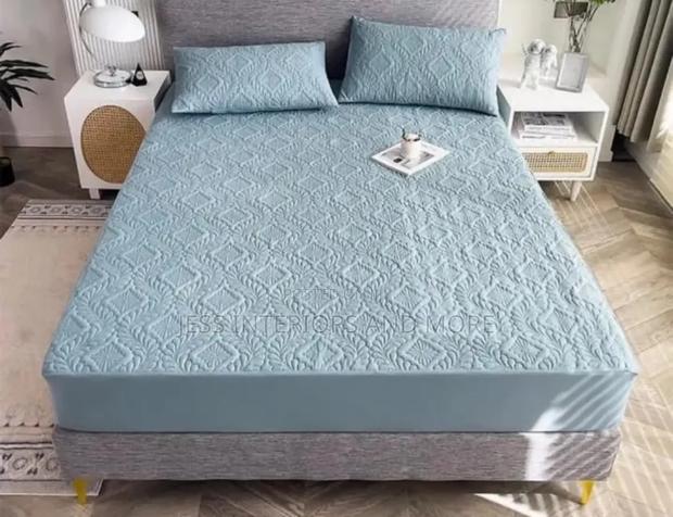 Waterproof Mattress Protector (Grey)King Size · Photo 3