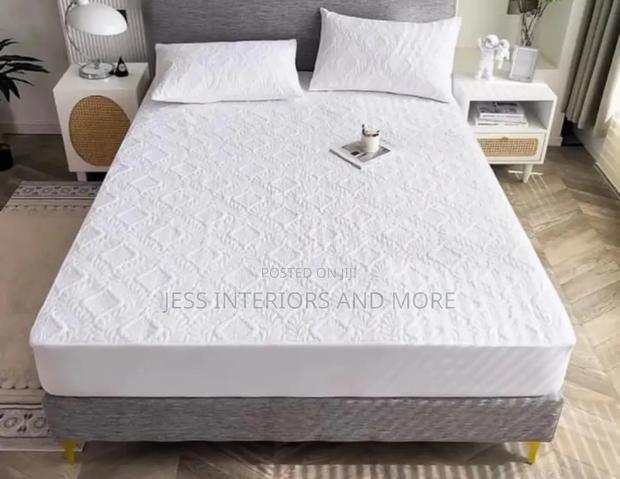 Waterproof Mattress Protector (Grey)King Size · Photo 4