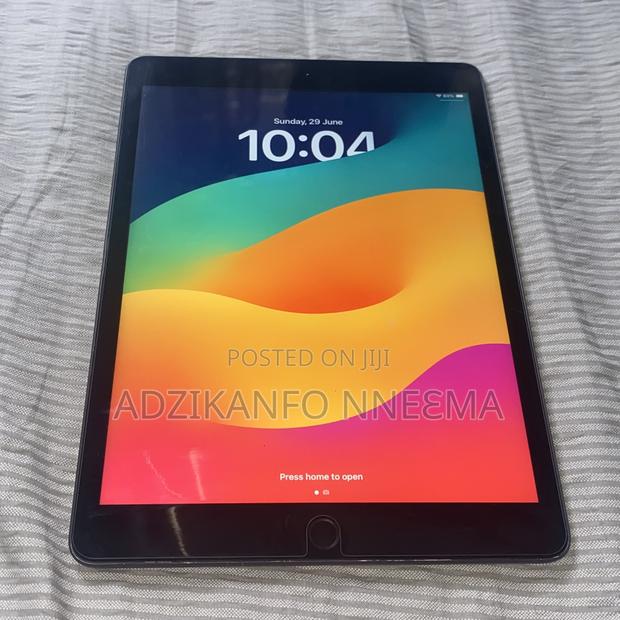 Apple iPad 10.2 (2020) Wi-Fi 32 GB Gray · Photo 1