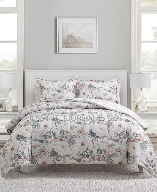 Roselyn 3-Pc Comforter Set(King) · Photo 1