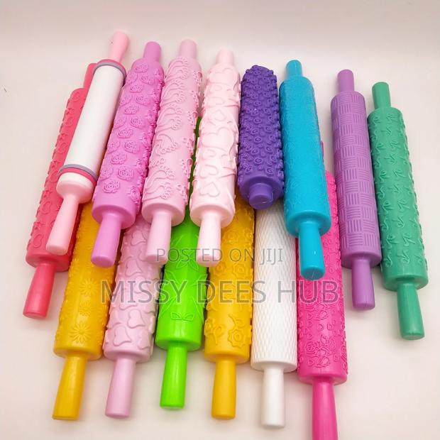 Plastic Rolling Pin for Cake Decorating · Photo 1