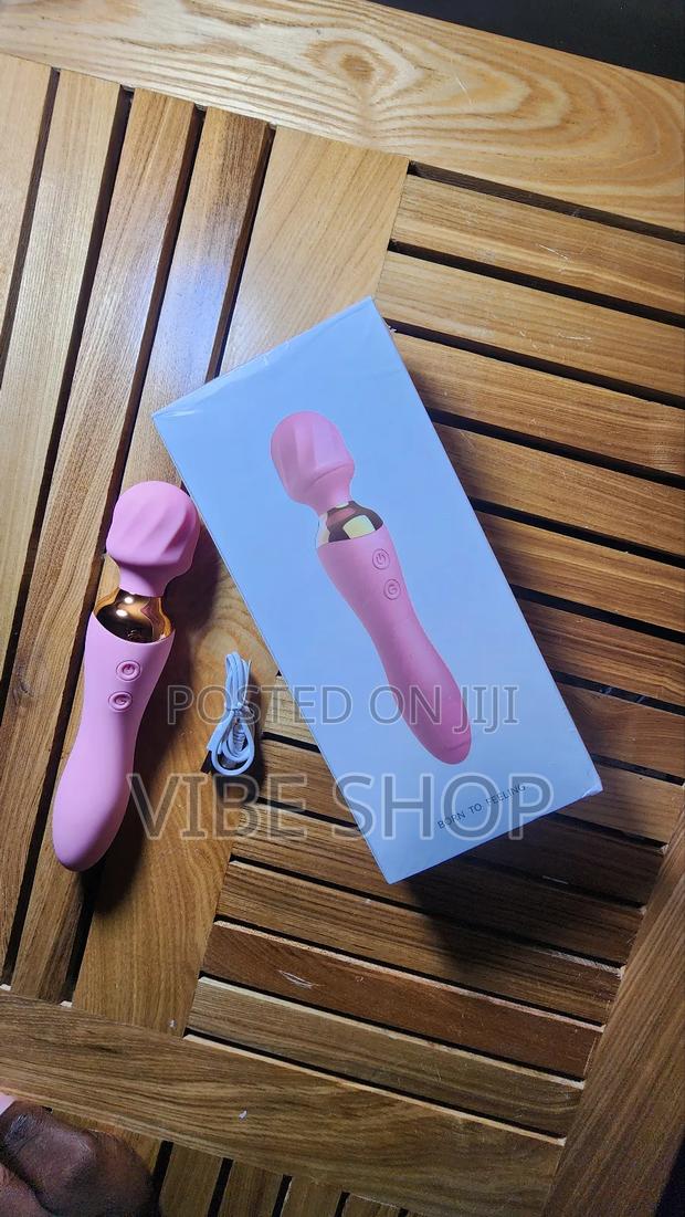 Double-Headed Vibrator Dildo - Dual Pleasure · Photo 5