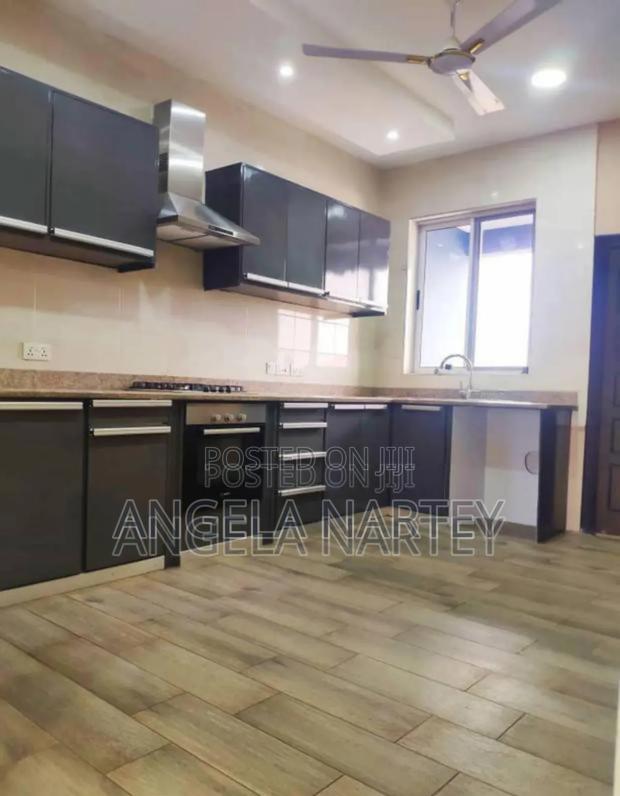 12bdrm Apartment in East Legon for sale · Photo 5