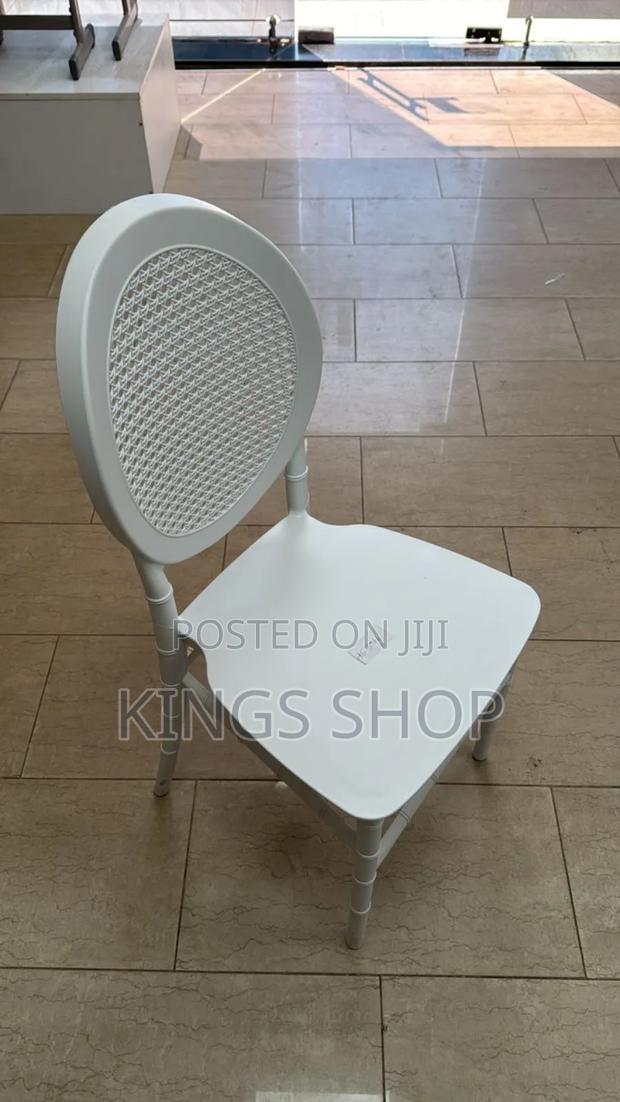Chivalry Events Chairs Plastic · Photo 1