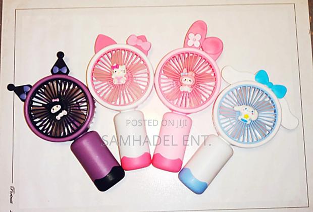 Trendy Hand Fans · Photo 2