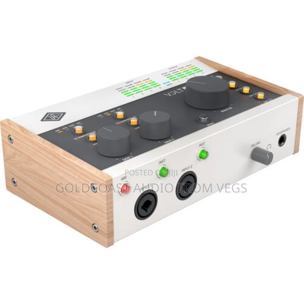 Universal Audio Volt 476 Portable 4x4(Built-in Compressor) · Photo 2