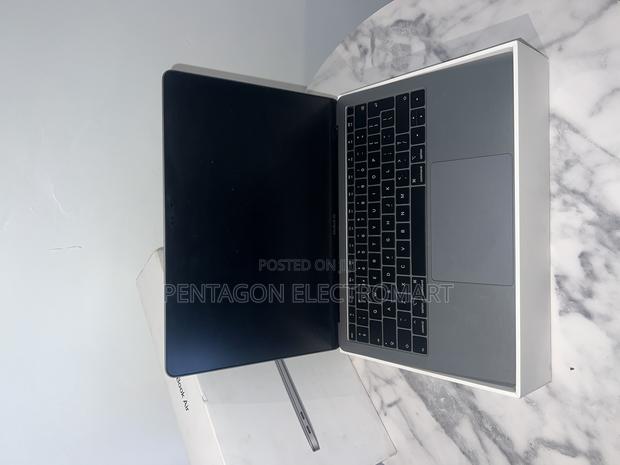 Laptop Apple MacBook Air 2019 8GB Intel Core I5 SSD 128GB · Photo 2