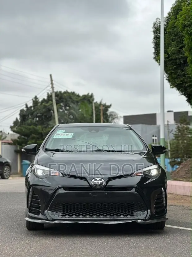 Toyota Corolla XSE 4dr Sedan (1.8L 4cyl CVT) 2017 Gray · Photo 1