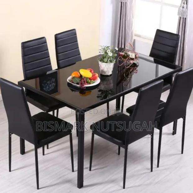 Four Chairs Dining Table · Photo 1