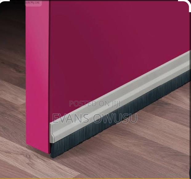 Door Bottom Brush · Photo 1