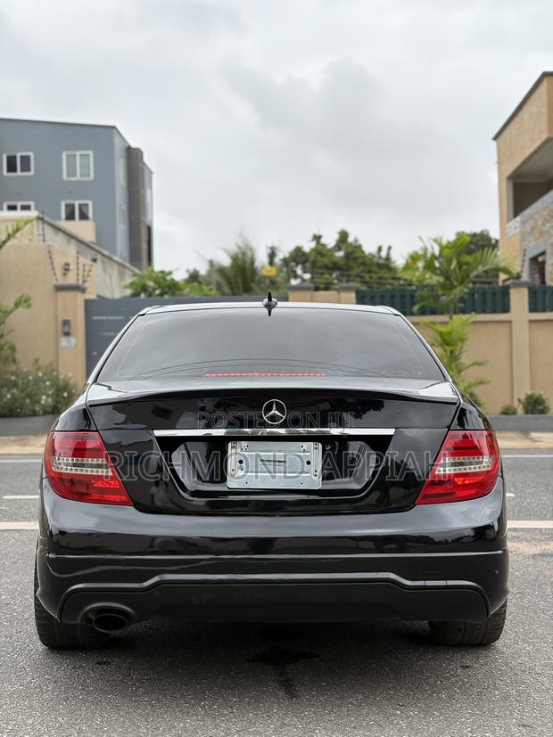 Mercedes-Benz C250 2014 Black · Photo 4