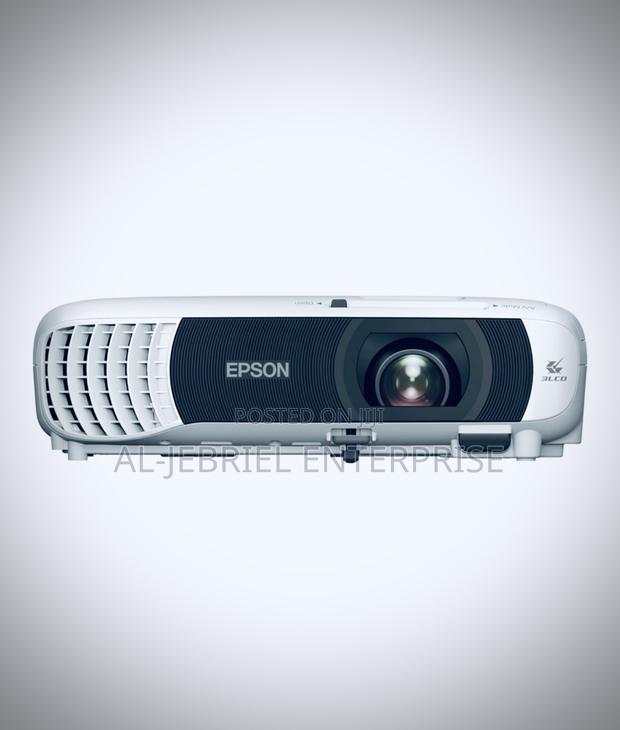 Epson Eb-W55 Projector (4000 Lumens) Wifi · Photo 1
