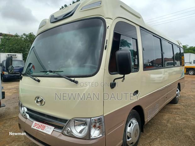 Hyundai County 2014 Beige · Photo 1