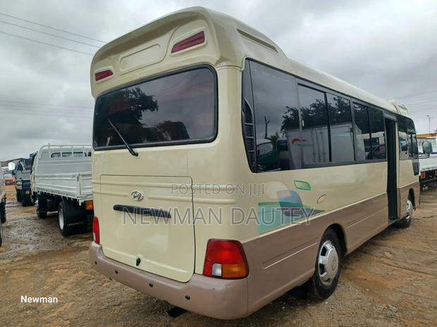 Hyundai County 2014 Beige · Photo 3