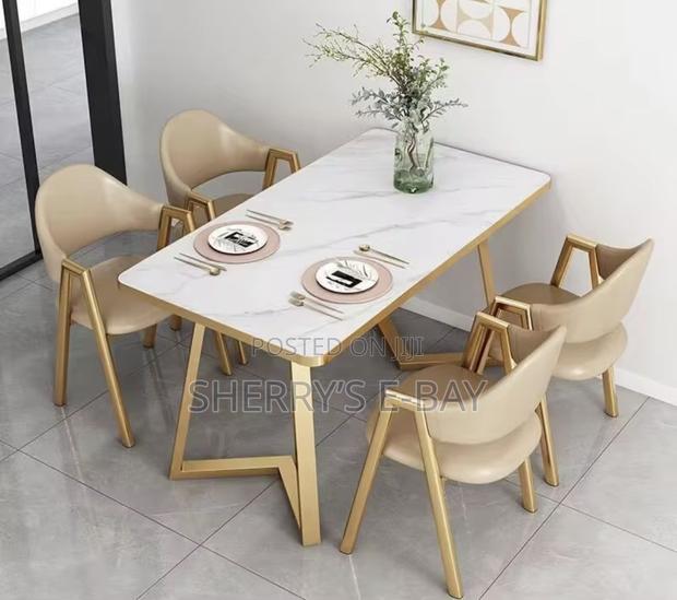 Luxurious Dining Set · Photo 5