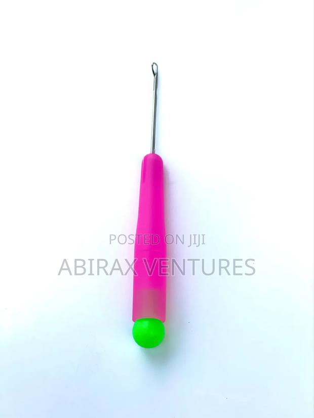 Medium Size Crochet Hook · Photo 1