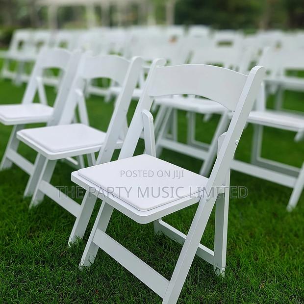 Gladiator, Fan Back Folding Chairs for Rent · Photo 3