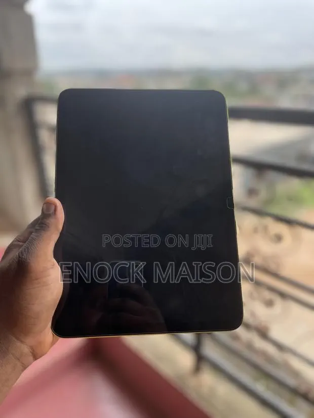 Apple iPad (2025) 128 GB Yellow · Photo 3