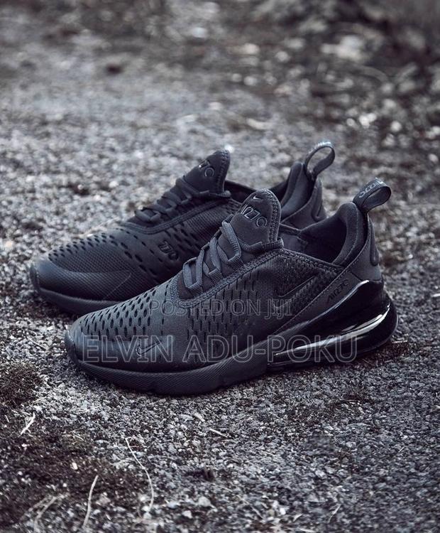 Nike Air Max 270 "Triple Black" · Photo 1