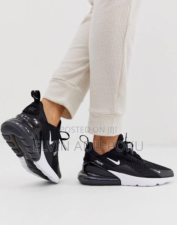Nike Air Max 270 "Black/White" · Photo 1