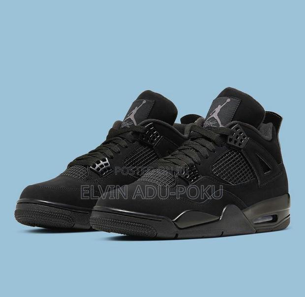 Air Jordan Retro 4 Triple Black · Photo 1