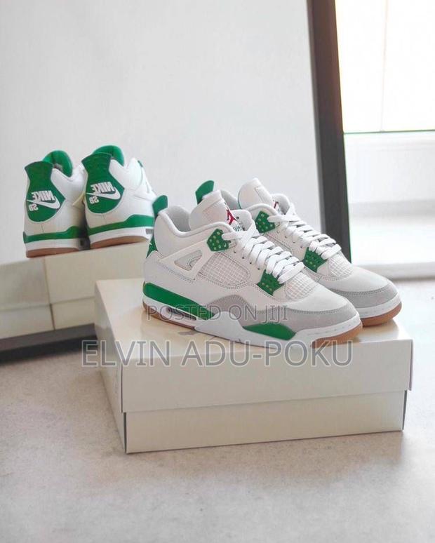 Jordan Air Jordan 4 Sb "Pine Green" Sneakers · Photo 1