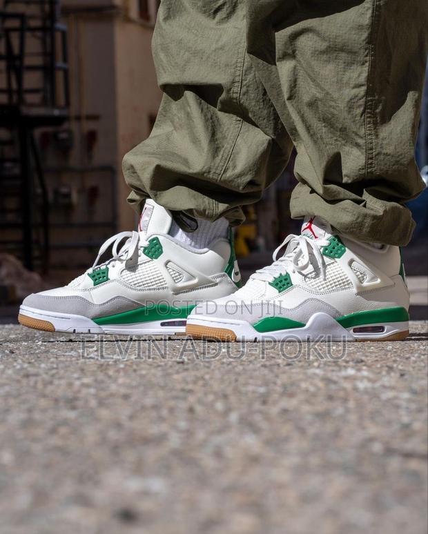 Jordan Air Jordan 4 Sb "Pine Green" Sneakers · Photo 2