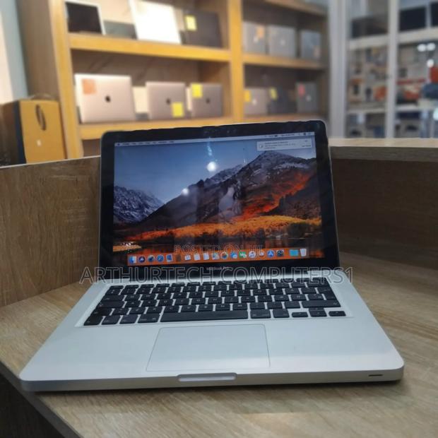 Laptop Apple MacBook Pro 2010 4GB Intel Core 2 Duo HDD 320GB · Photo 1