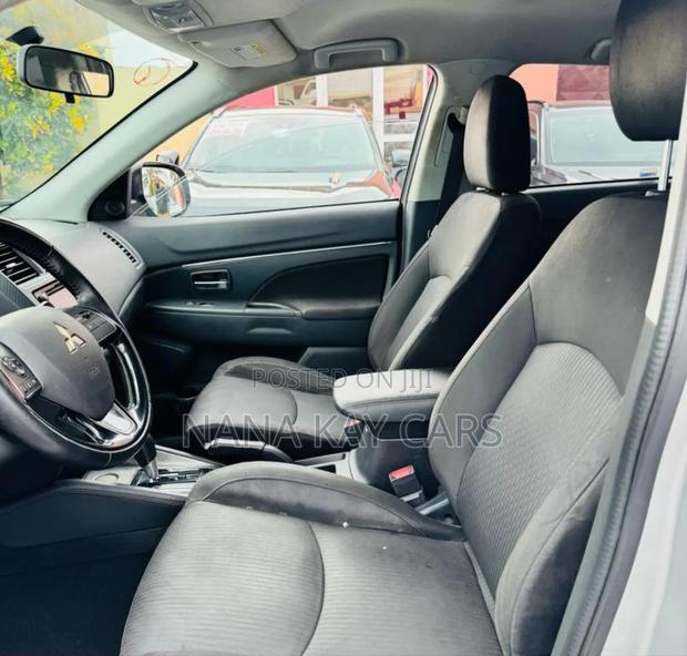 Mitsubishi Outlander SE FWD 2018 Silver · Photo 3