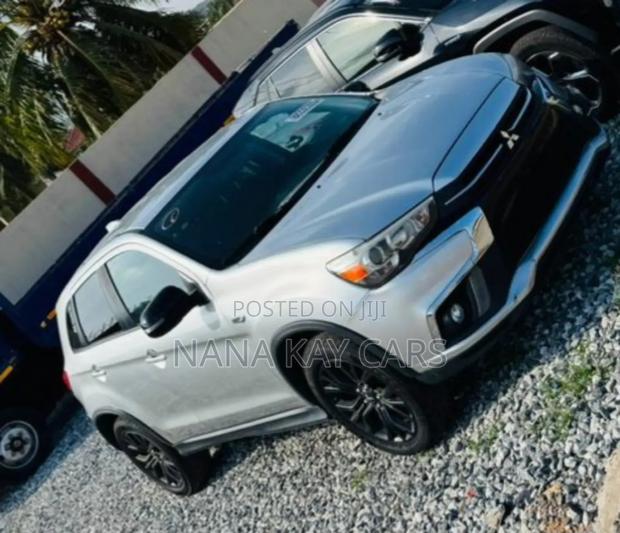 Mitsubishi Outlander SE FWD 2018 Silver · Photo 4