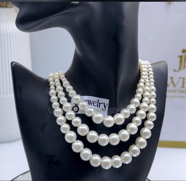 Classy Pearls 3 in 1 Necklace · Photo 1