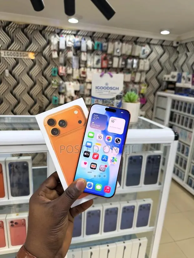 Apple iPhone 17 Pro Max 512 GB Orange · Photo 1