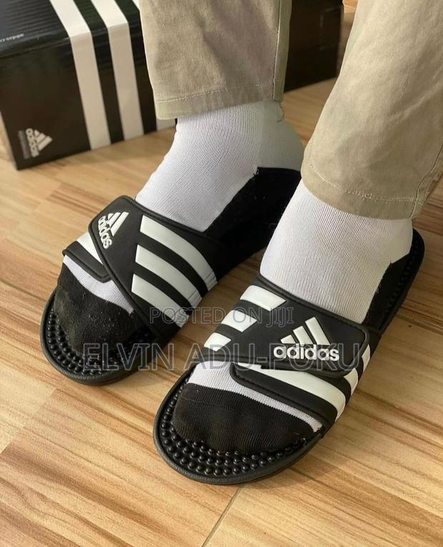 Adidas Adissage Slides. · Photo 2