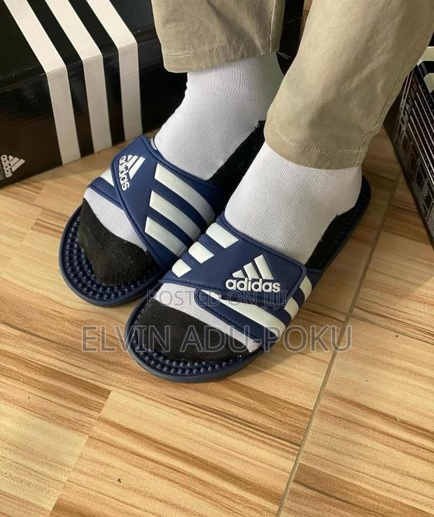 Adidas Adissage Slides. · Photo 1